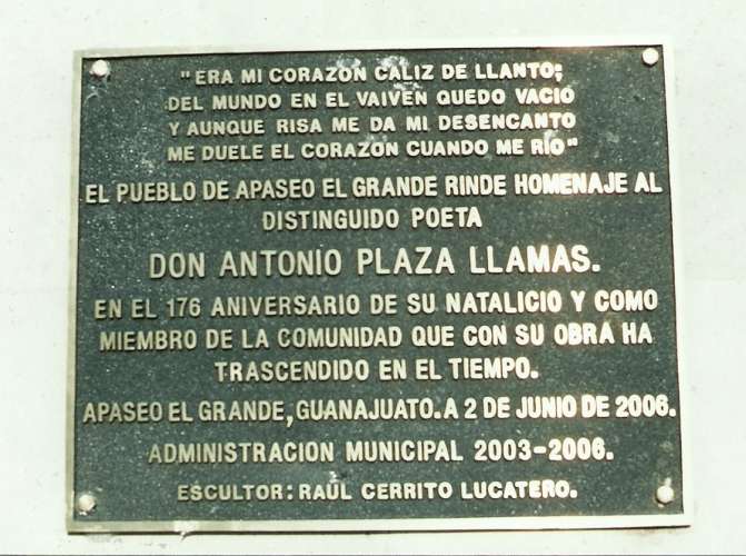 Placa en el monumento a Antonio Plaza en Apaseo el Grande,Gto